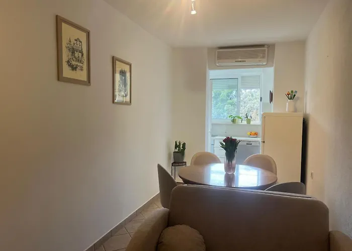 Luni Boutique Heights Old Town 2min Τρογκίρ