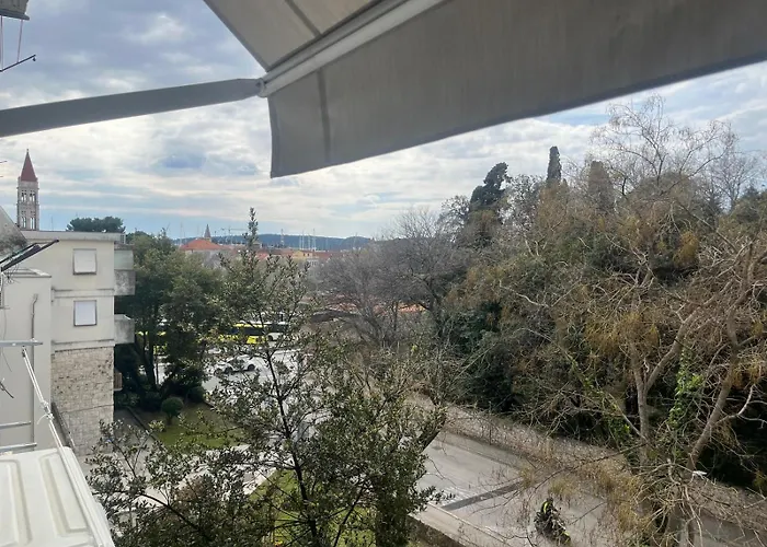 Διαμέρισμα Luni Boutique Heights Old Town 2min Τρογκίρ
