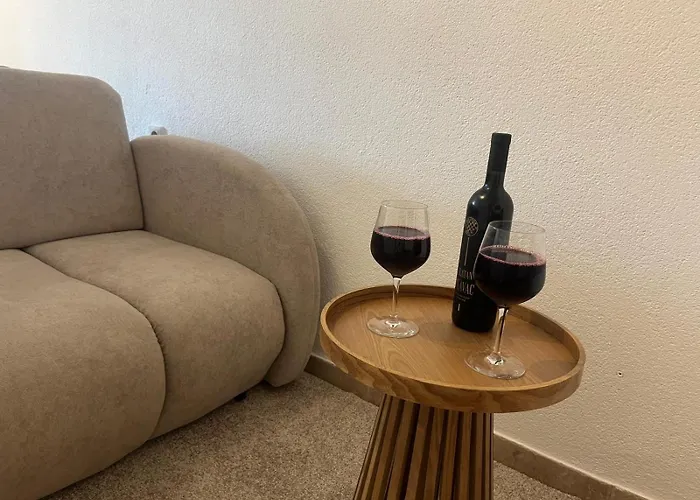 Luni Boutique Heights Old Town 2min